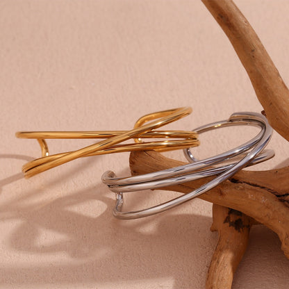 Jane – Pulsera de Triple Capa con Diseño Entrelazado