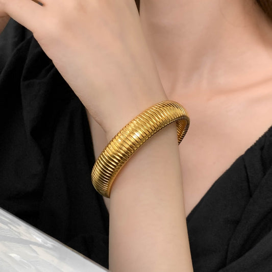 Mathilde – Pulsera Serpiente Ancho Extensible Dorado
