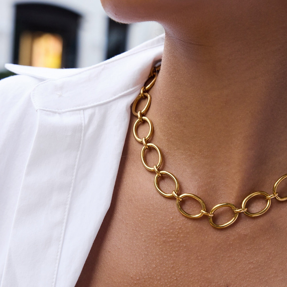Clara – Collar Geométrico de Círculo Elegante