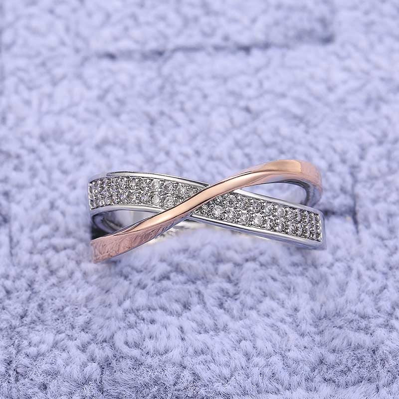 Clara – Anillo Trenzado Plata Vintage con Circonio