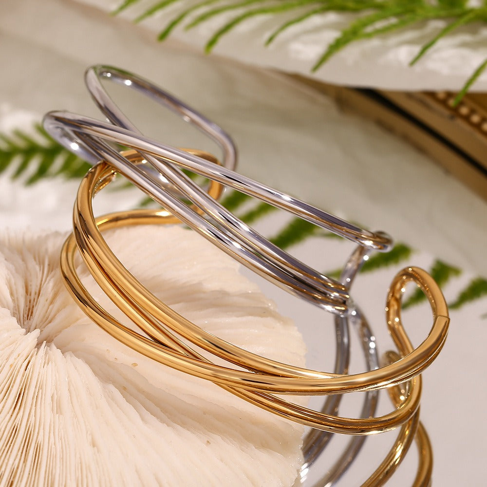 Jane – Pulsera de Triple Capa con Diseño Entrelazado