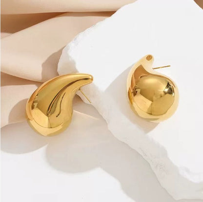Alba – Pendientes Gota de Rocío Elegantes
