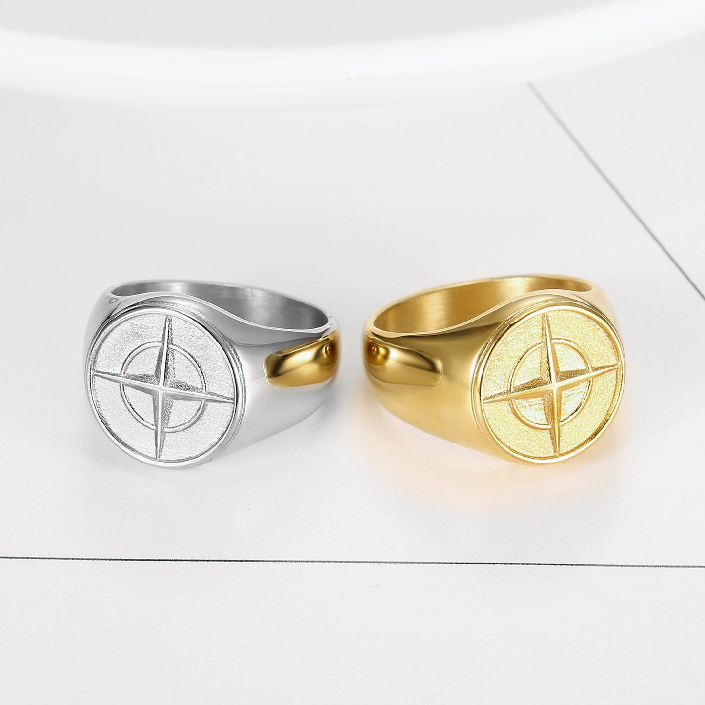 Marina – Anillo Náutico con Diseño de Ancla