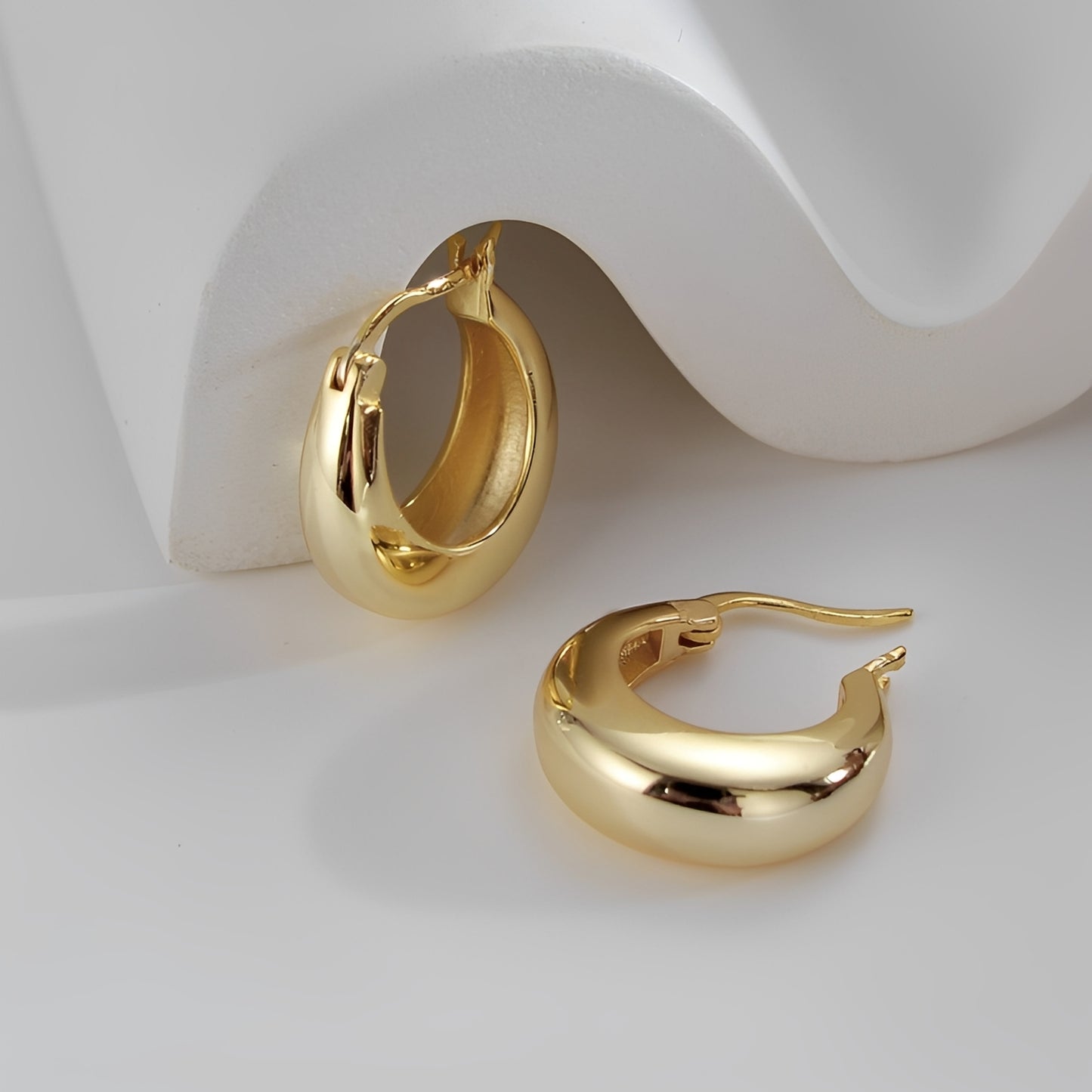 Briana – Pendientes Aro Dorados Gruesos Elegantes