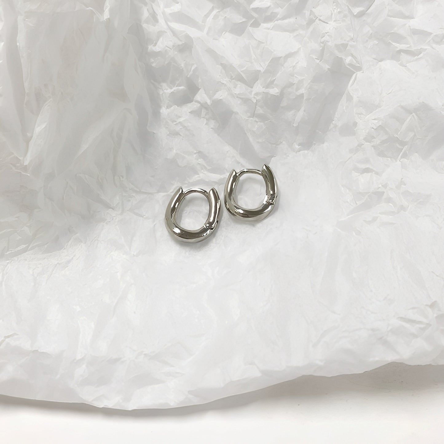 Ariana – Pendientes Irregulares en Forma U Elegantes