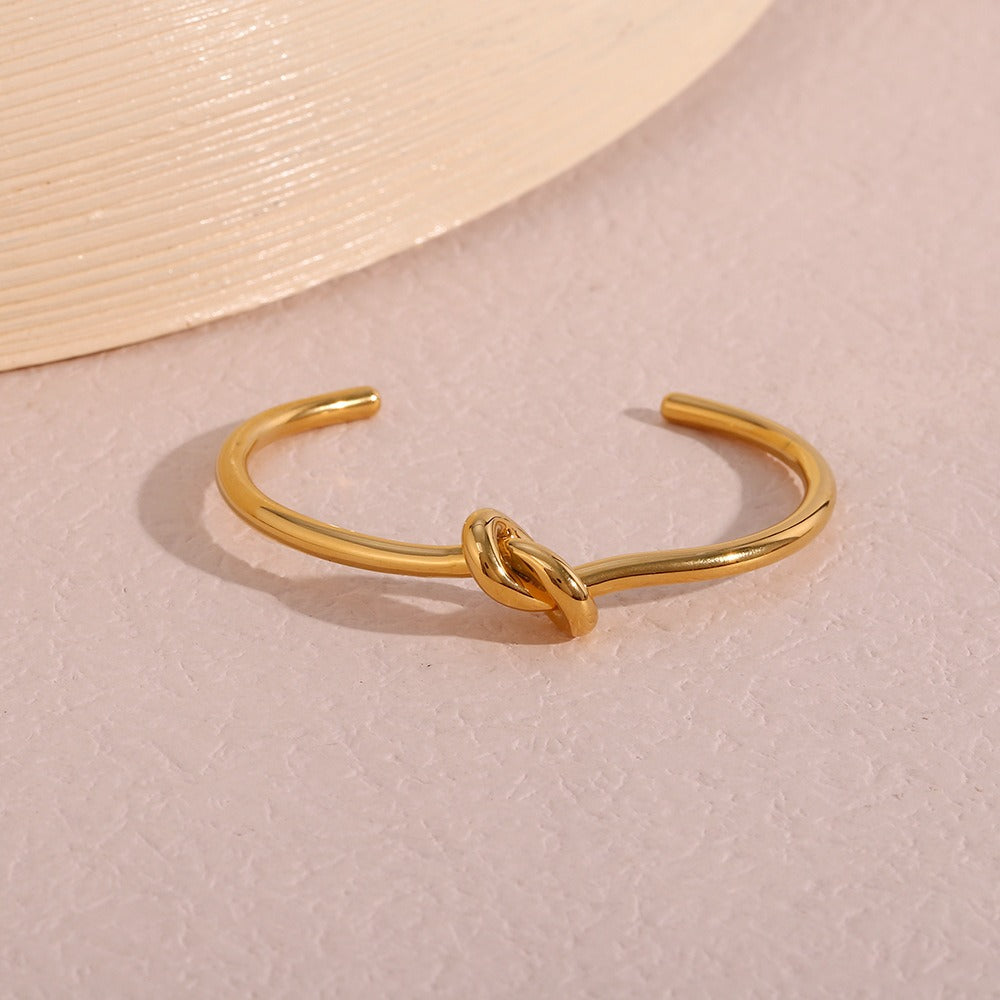 Louisa – Brazalete Dorado Elegante