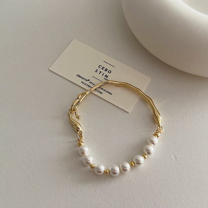 Gwen – Pulsera de Metal y Perlas Irregulares