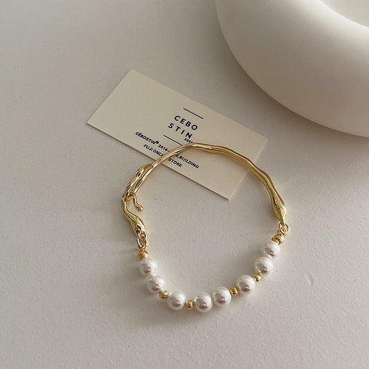 Gwen – Pulsera de Metal y Perlas Irregulares