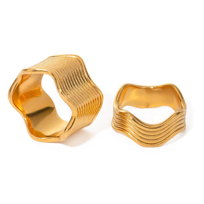 Elvira – Anillo Ondulado de Superficie Ancha