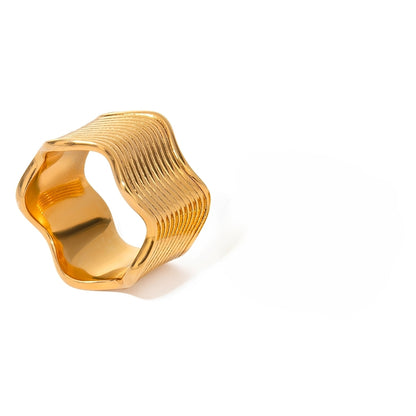 Elvira – Anillo Ondulado de Superficie Ancha
