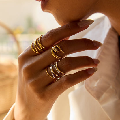 Ava – Anillo Minimalista de Acero Elegante