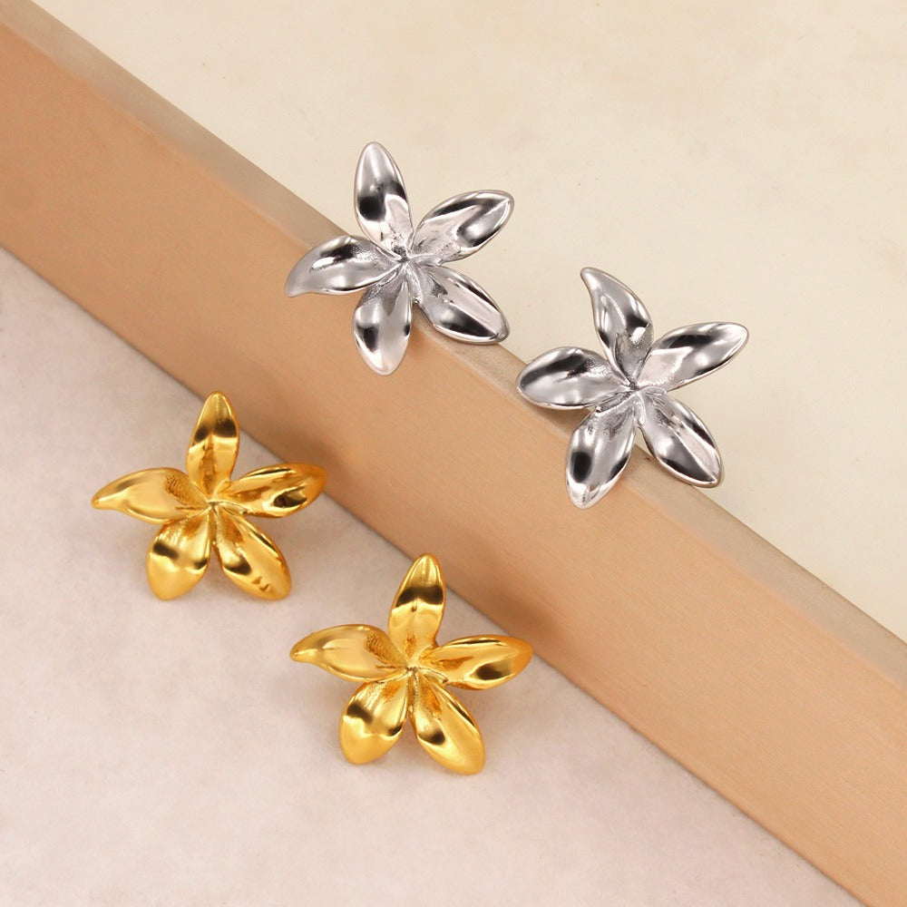 Flora – Pendientes Elegantes de Flor Dorada