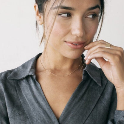 Marielle – Collar Dorado Texturizado en Capas Elegante