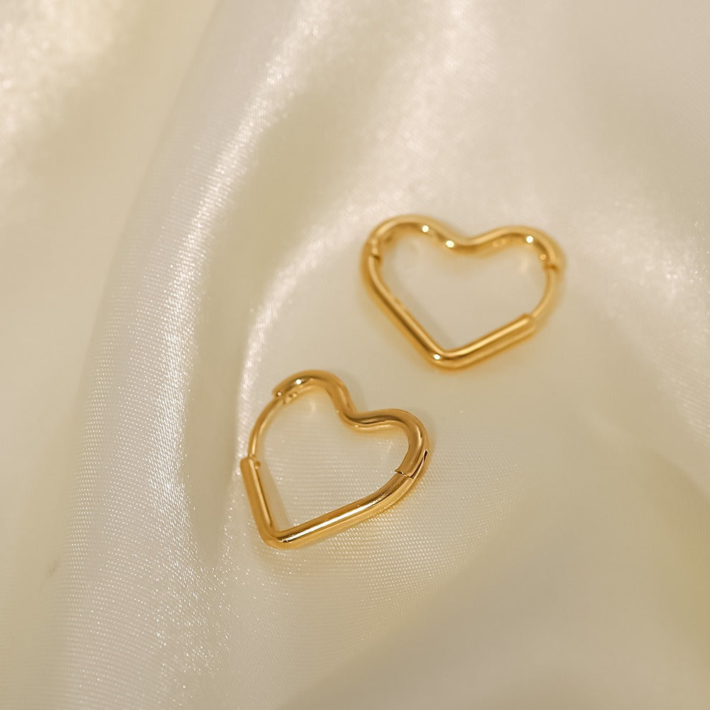 Clara – Pendientes Corazón Dorados
