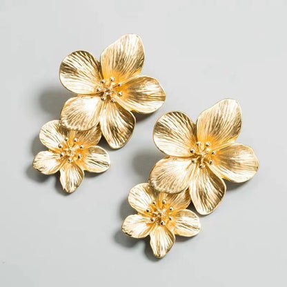 Shannon – Pendientes Dorados Flor Desplegada