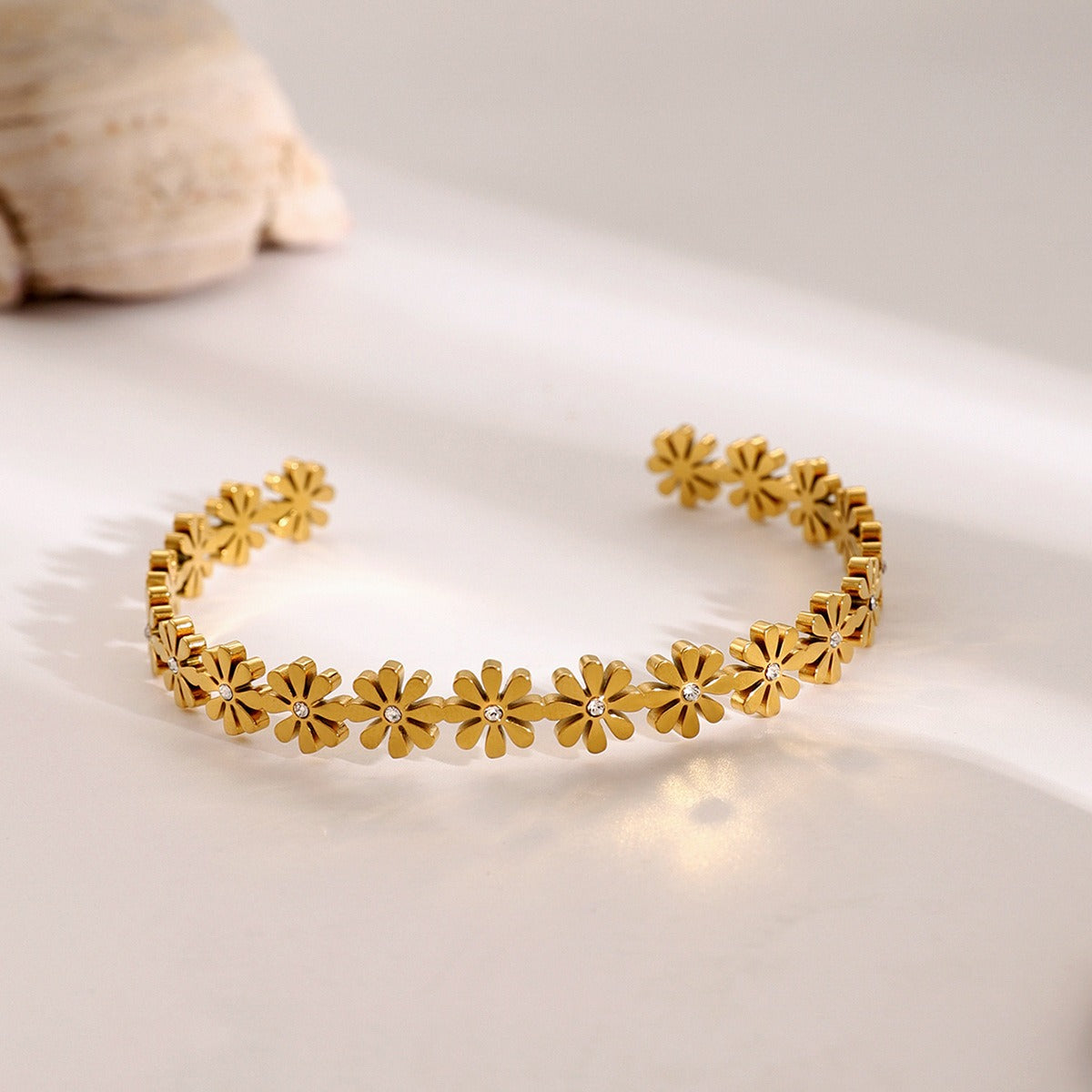 Mariana – Pulsera Floral Dorada