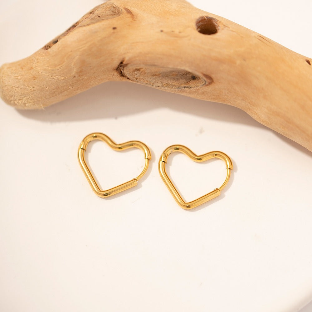 Clara – Pendientes Corazón Dorados