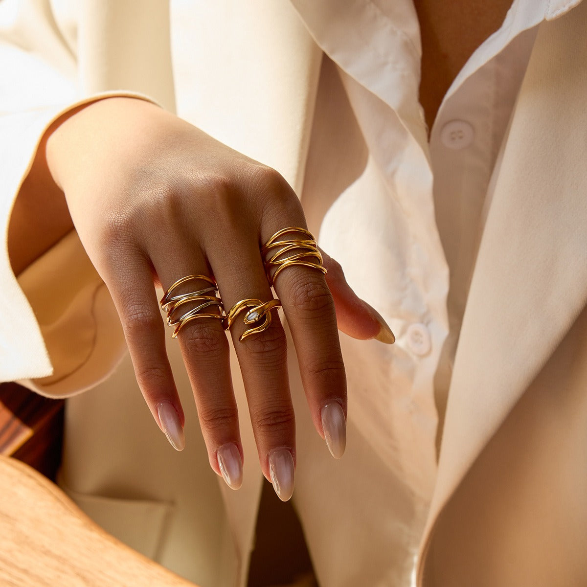 Ava – Anillo Minimalista de Acero Elegante