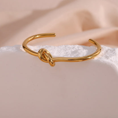 Louisa – Brazalete Dorado Elegante