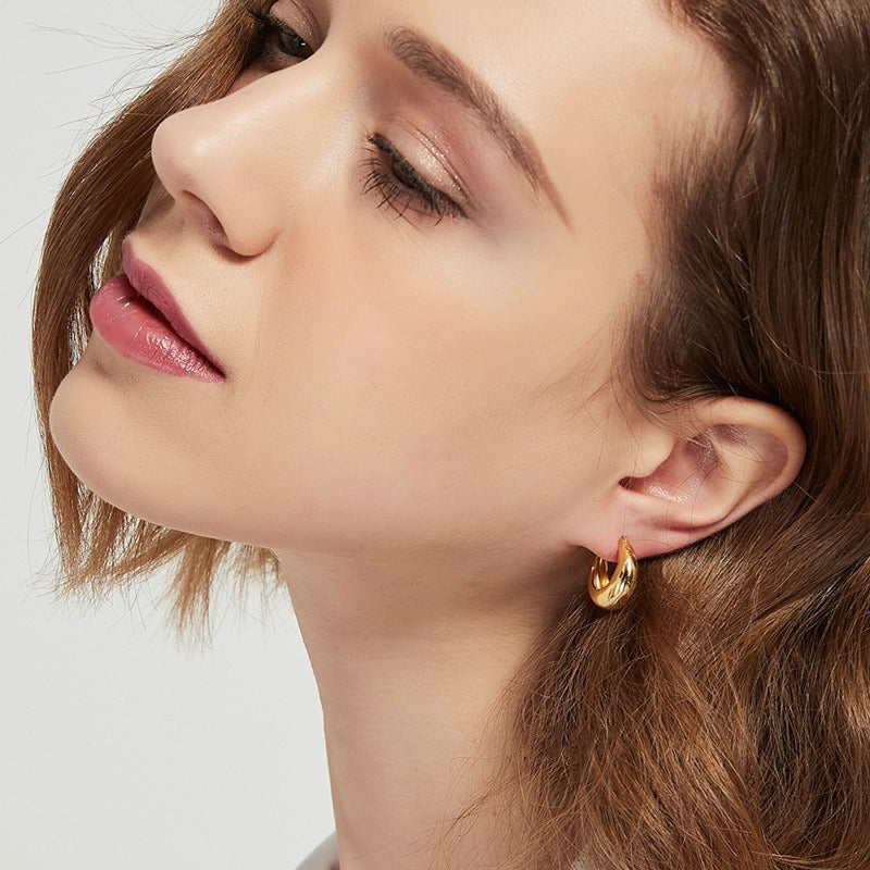 Briana – Pendientes Aro Dorados Gruesos Elegantes