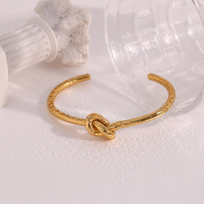 Louisa – Brazalete Dorado Elegante
