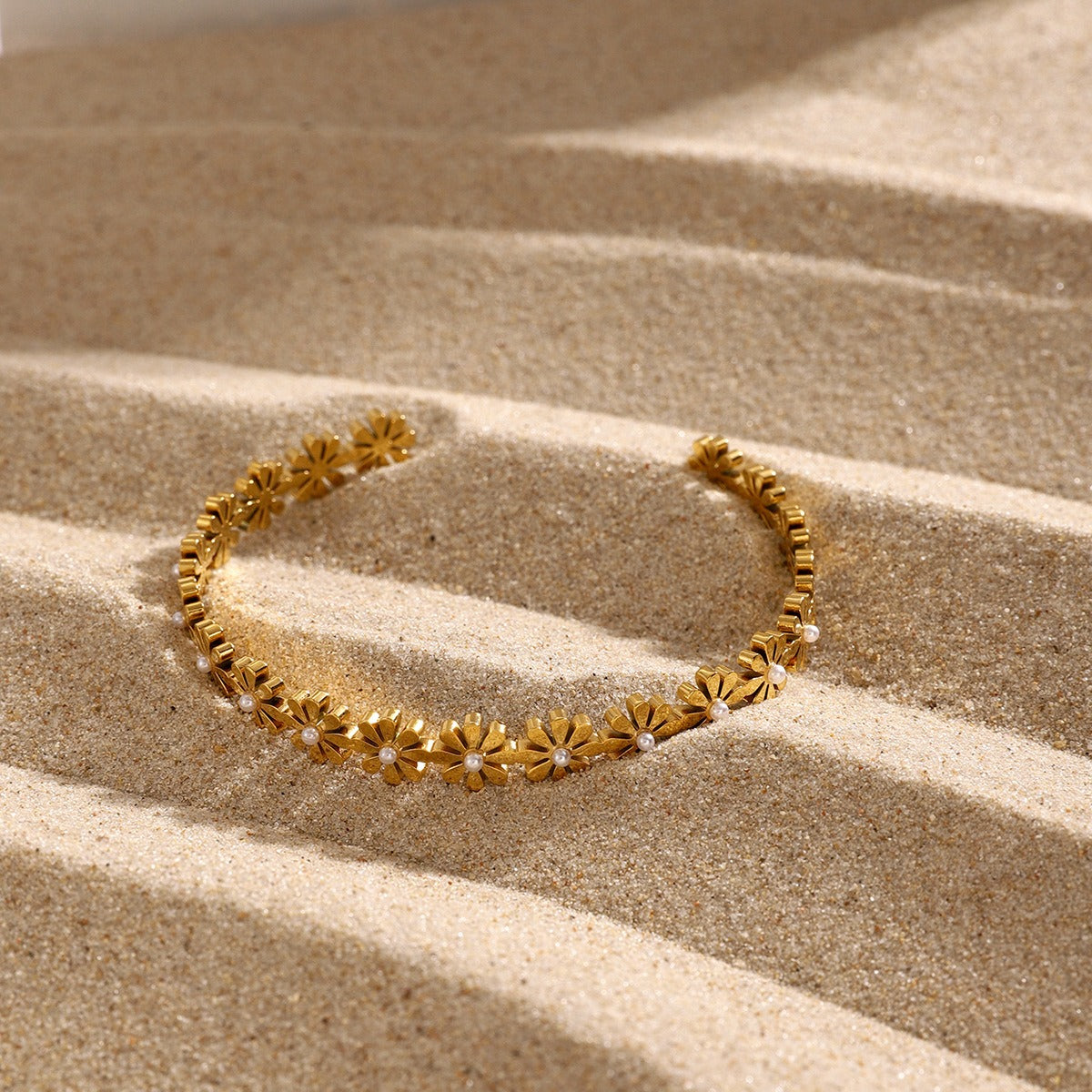 Mariana – Pulsera Floral Dorada