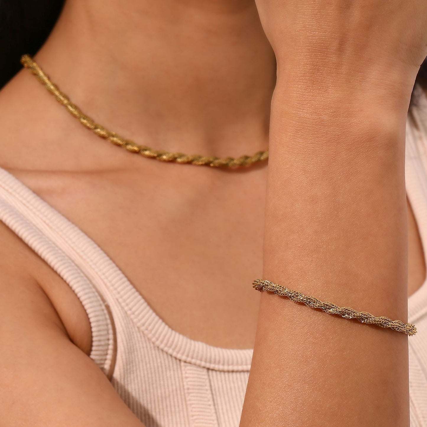 Alondra – Pulsera Cadena Cuerda Dorada Elegante