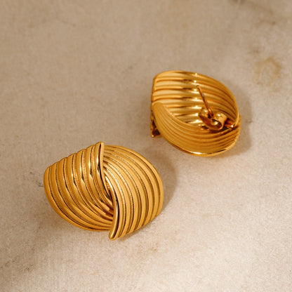 Sonia – Pendientes Dorados Elegantes