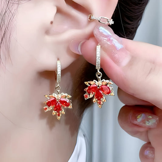 Regine – Pendientes Hoja Dorada con Circonio