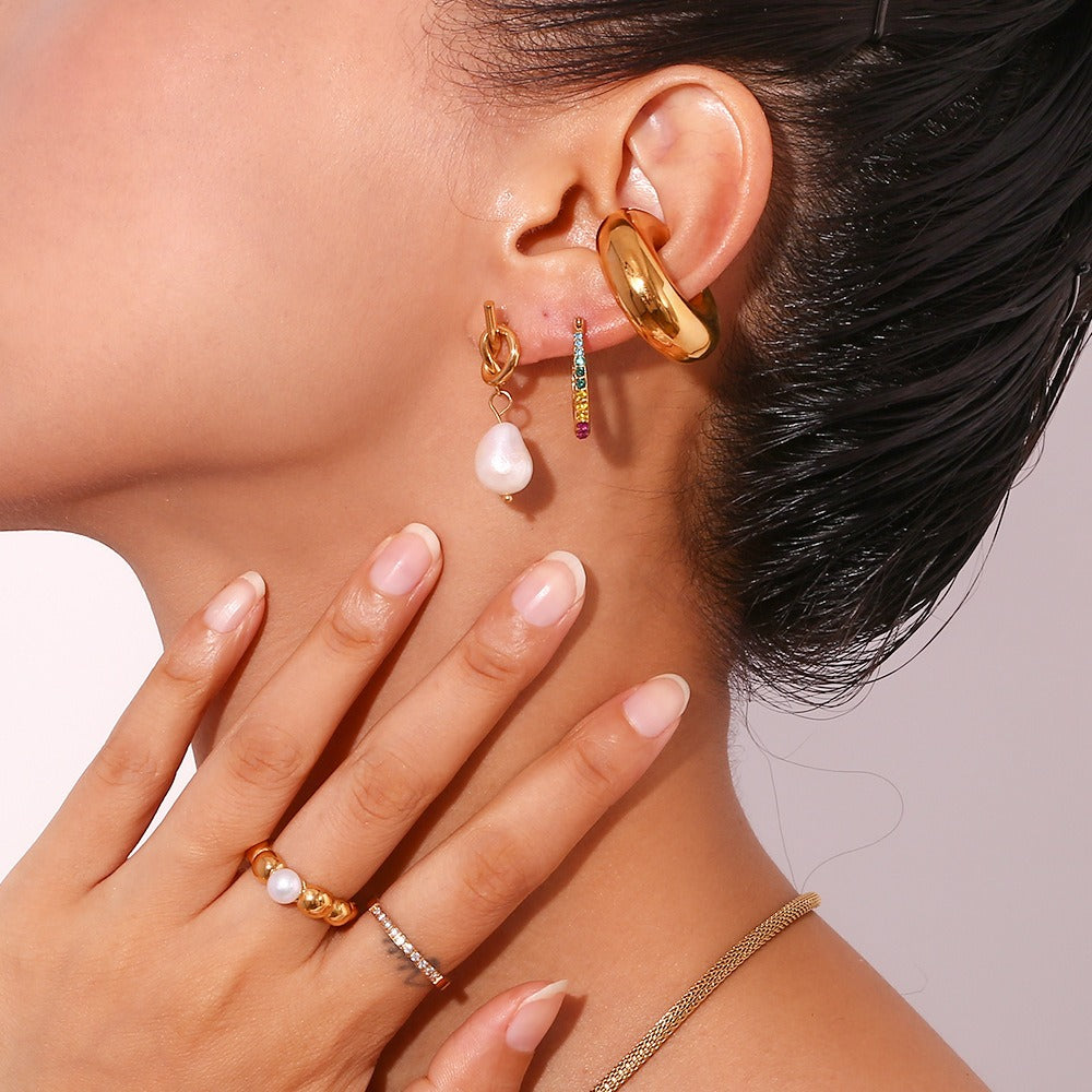 Valeria – Pendientes Dorados con Perla Barroca