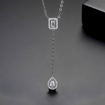 Aria – Collar con Colgante de Zirconia Elegante