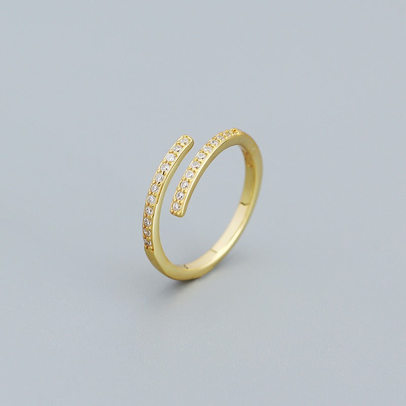 Elina – Anillo Geométrico con Circón Incrustado