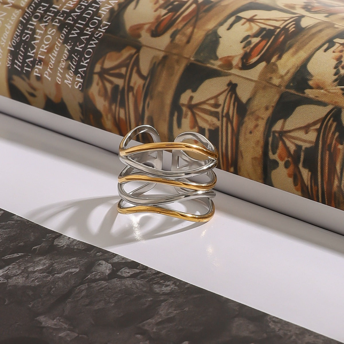 Ava – Anillo Minimalista de Acero Elegante