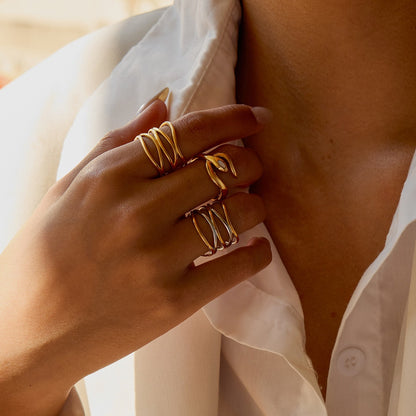 Ava – Anillo Minimalista de Acero Elegante
