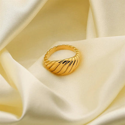 Ayumi – Anillo Fluido con Estilo Elegante y Chic