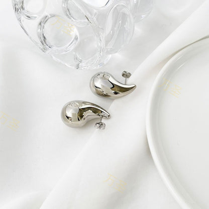 Alba – Pendientes Gota de Rocío Elegantes