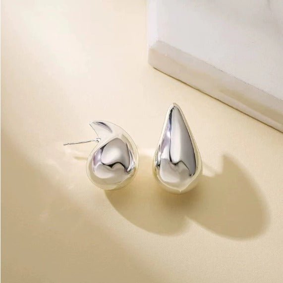 Alba – Pendientes Gota de Rocío Elegantes