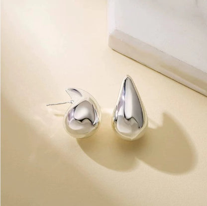 Alba – Pendientes Gota de Rocío Elegantes