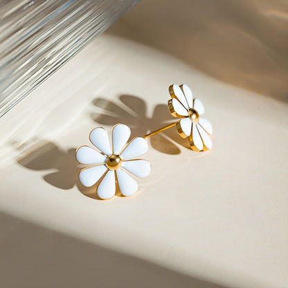 Yela – Pendientes Margarita con Esmalte Blanco