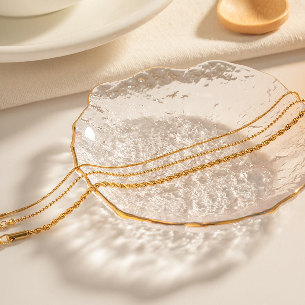 Bailey – Trío de Pulseras Finas Doradas Apilables para Mujer