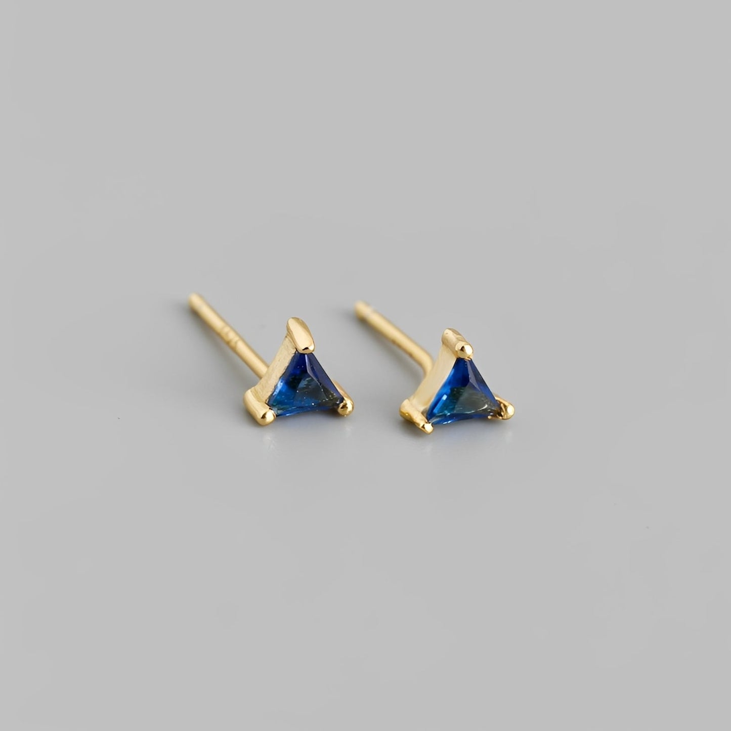 Inez – Pendientes de Triángulo Zirconio Colorido