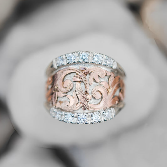 Rhea – Anillo Vintage de Plata con Detalle de Rosa