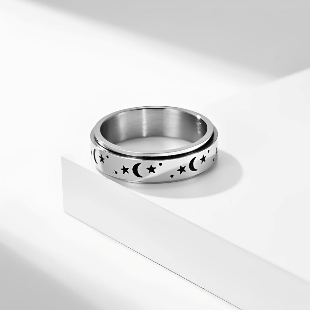 Anillo rotatorio de mujer con luna y estrella y diseño movible