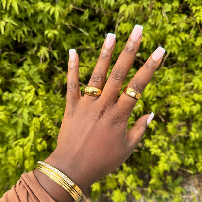Livia – Anillo Perla Lava Elegante