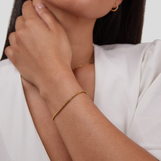 Kai – Pulsera Dorada 18K Refinada