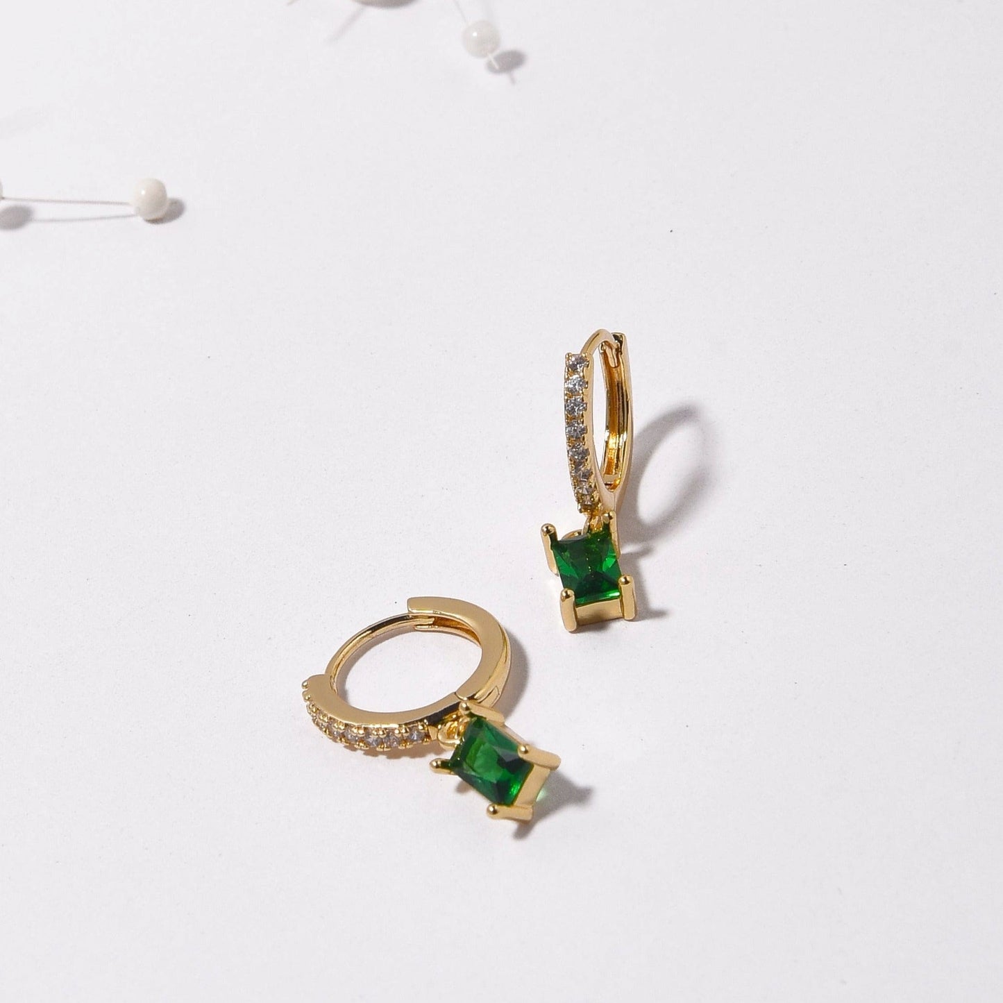 Amy – Pendientes Rectangulares Dorados