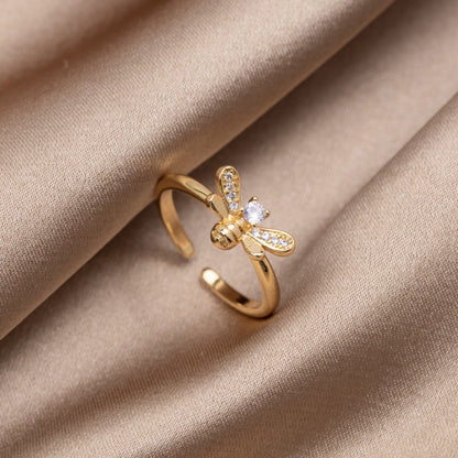 Laila – Anillo de cristal y abeja dorada