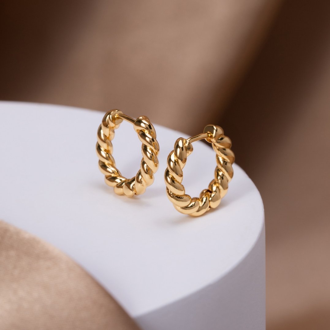 Orhyl – Pendientes Torcidos Dorados
