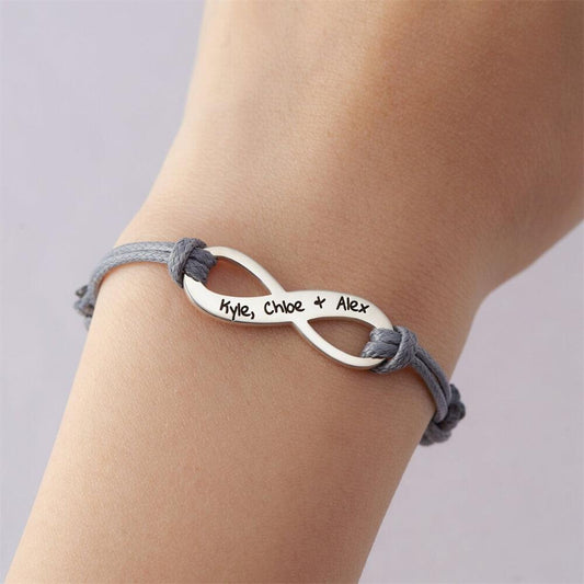 Lyana – Pulsera Infinito con Grabado Personalizado