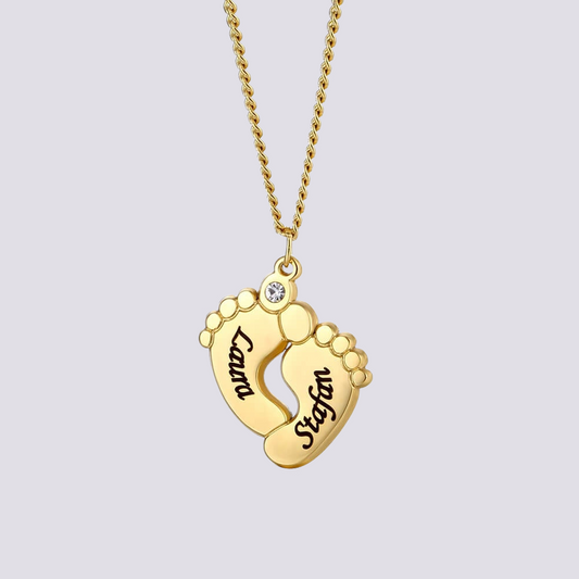 Eileen – Collar Pie Pequeño con Grabado y Piedra Zirconia